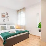 Patronka - Stylish With A Spacious Terrace Μπρατισλάβα