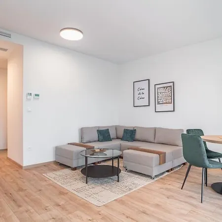 Apartmán Patronka - Stylish With A Spacious Terrace