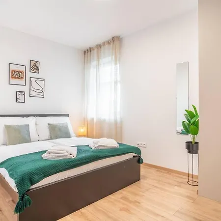 Patronka - Stylish With A Spacious Terrace براتسيلافا